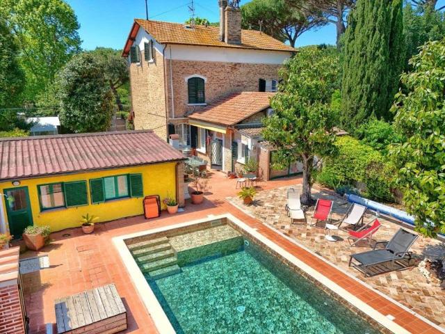 Villa Indipendente in vendita a Rosignano Marittimo, Toscana