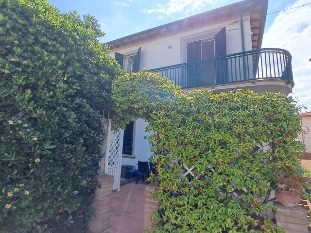 Villa Indipendente in vendita a Rosignano Marittimo, Toscana