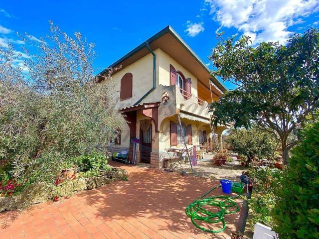 Villa Indipendente in vendita a Rosignano Marittimo, Toscana