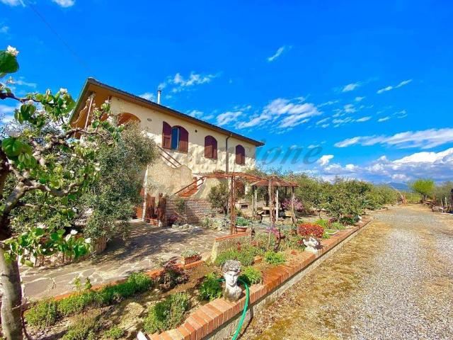 Villa Indipendente in vendita a Rosignano Marittimo, Toscana