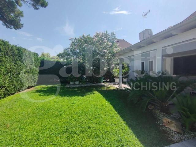 Villa Indipendente in vendita a Rosolina, Veneto