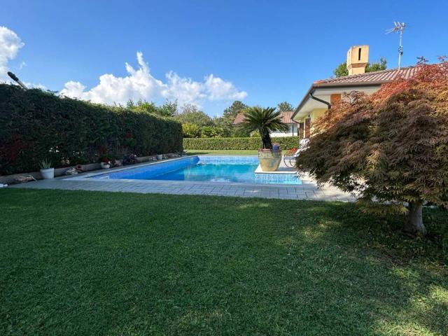 Villa Indipendente in vendita a Rosolina, Veneto