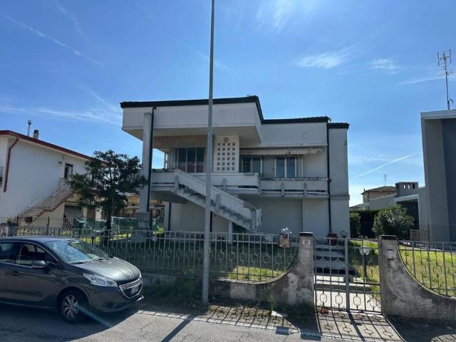 Villa Indipendente in vendita a Rosolina, Veneto