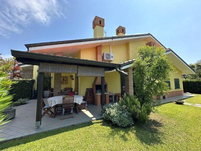 Villa Indipendente in vendita a Rosolina, Veneto