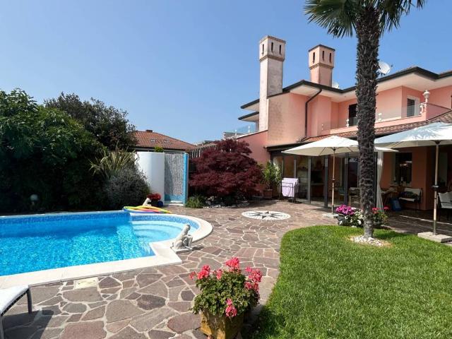 Villa Indipendente in vendita a Rosolina, Veneto