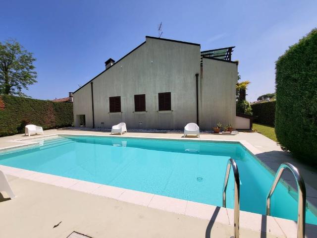 Villa Indipendente in vendita a Rosolina, Veneto
