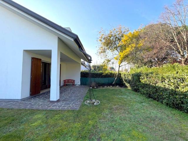 Villa Indipendente in vendita a Rosolina, Veneto