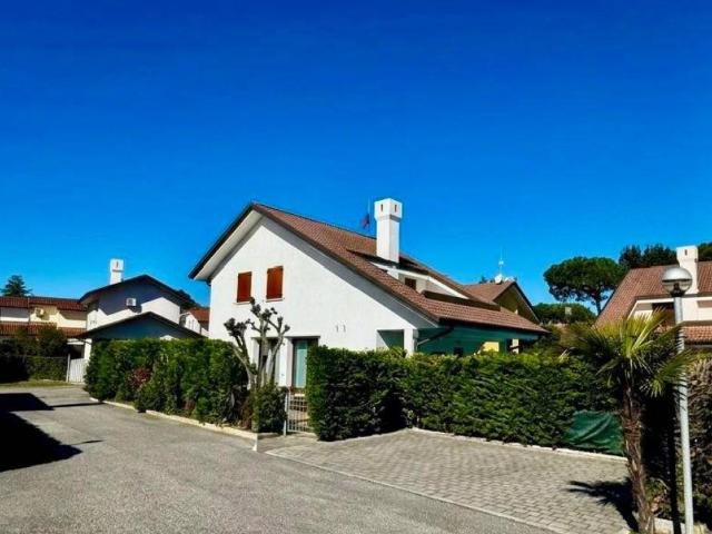 Villa Indipendente in vendita a Rosolina, Veneto