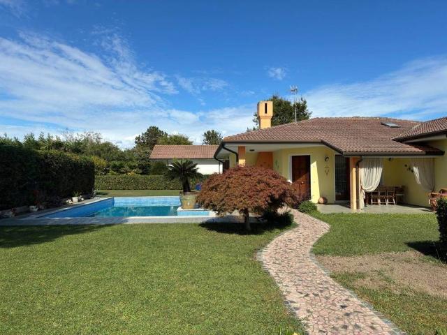 Villa Indipendente in vendita a Rosolina, Veneto