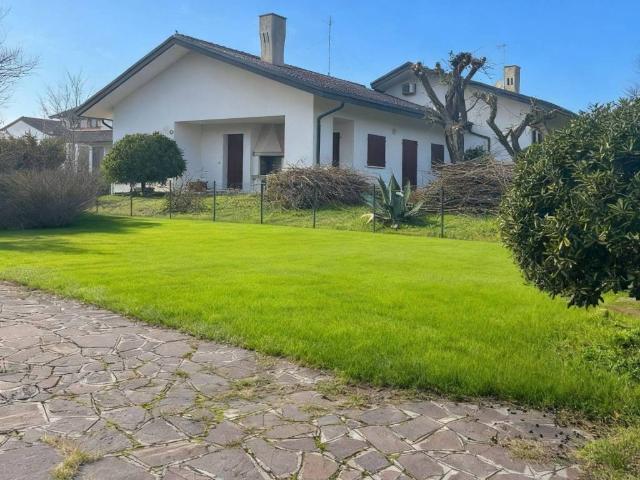 Villa Indipendente in vendita a Rosolina, Veneto