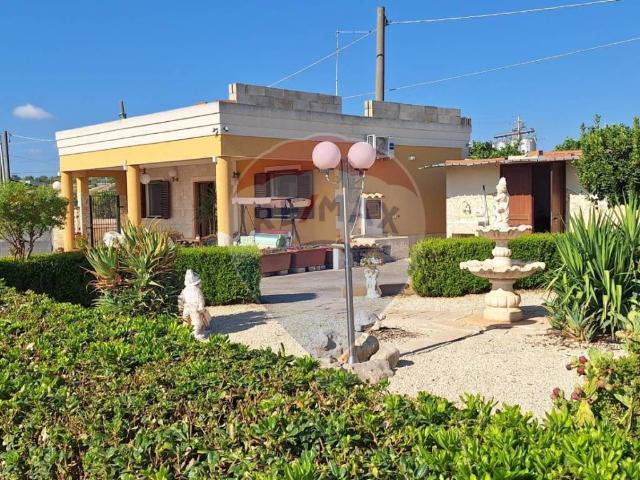 Villa Indipendente in vendita a Rosolini, Sicilia