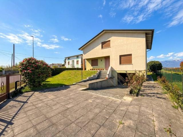 Villa Indipendente in vendita a Rossano Veneto, Veneto