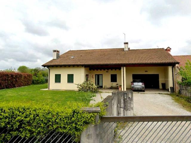 Villa Indipendente in vendita a Rossano Veneto, Veneto