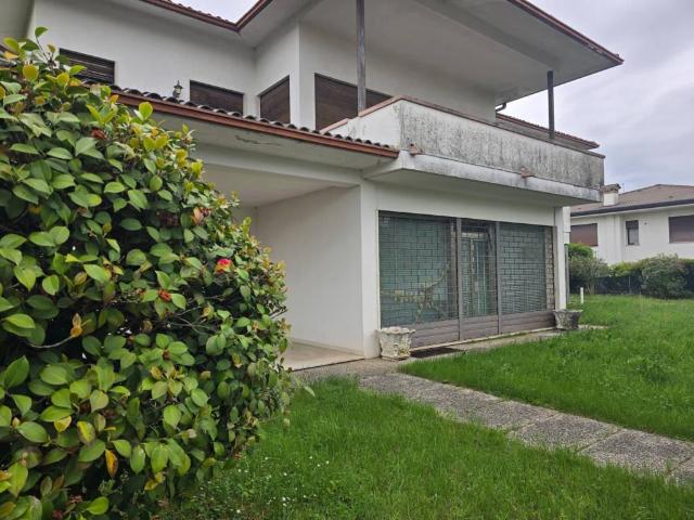 Villa Indipendente in vendita a Rossano Veneto, Veneto