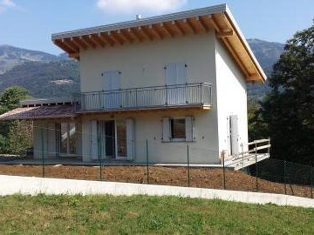 Villa Indipendente in vendita a Rota D'imagna, Lombardia