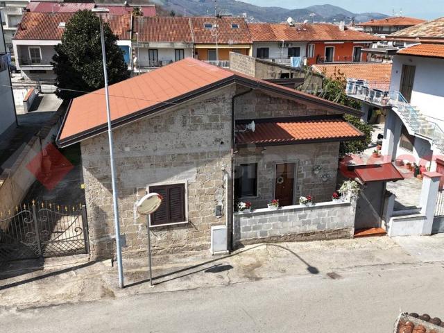 Villa Indipendente in vendita a Rotondi, Campania