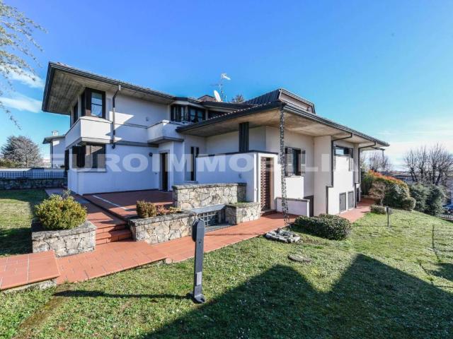 Villa Indipendente in vendita a Villaggio Famiglia, Rovato
