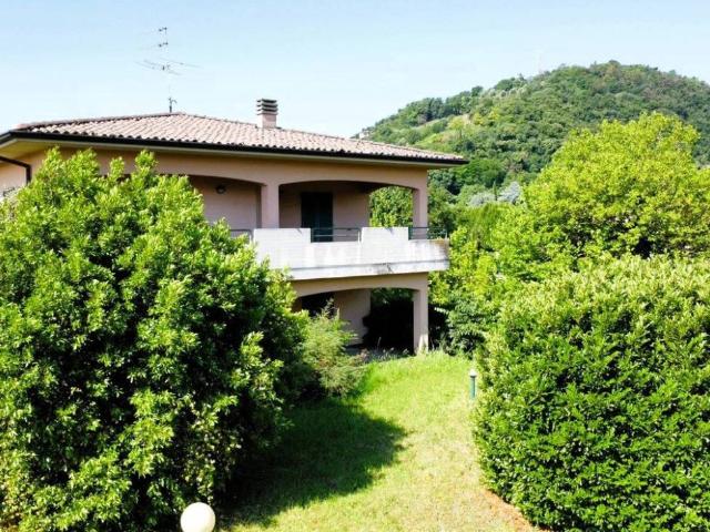 Villa Indipendente in vendita a Villaggio Famiglia, Rovato
