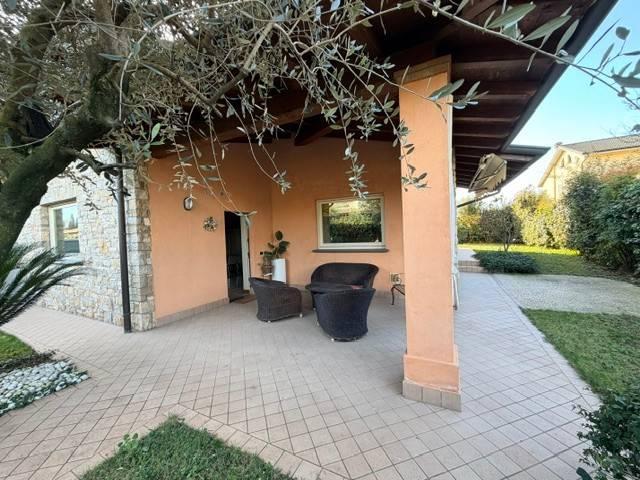 Villa Indipendente in vendita a Villaggio Famiglia, Rovato