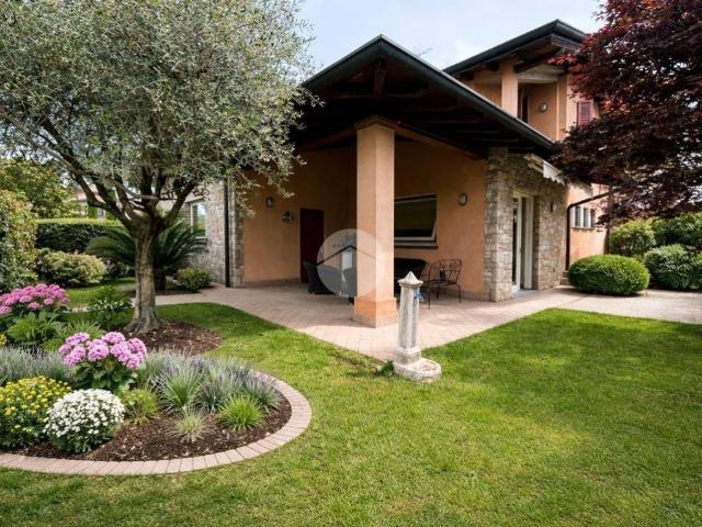 Villa Indipendente in vendita a Villaggio Famiglia, Rovato