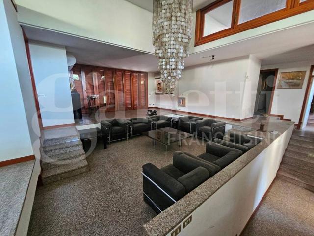 Villa Indipendente in vendita a Villaggio Famiglia, Rovato
