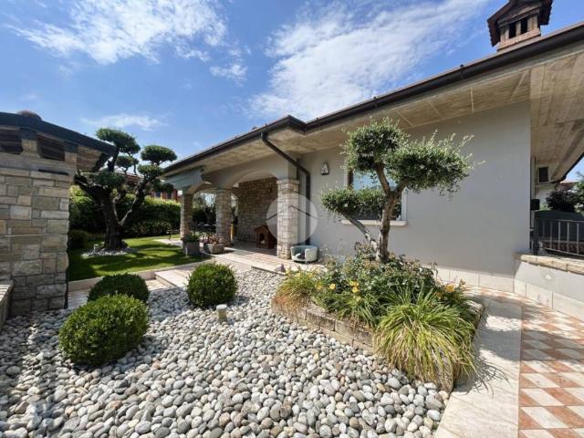 Villa Indipendente in vendita a Villaggio Famiglia, Rovato