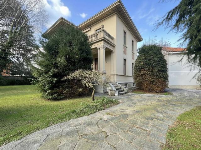 Villa Indipendente in vendita a Rovellasca, Lombardia