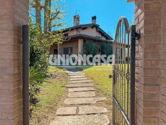 Villa Indipendente in vendita a Rovellasca, Lombardia