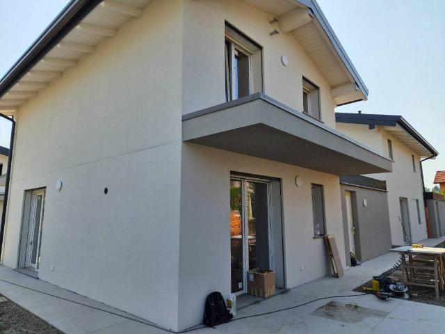 Villa Indipendente in vendita a Rovellasca, Lombardia
