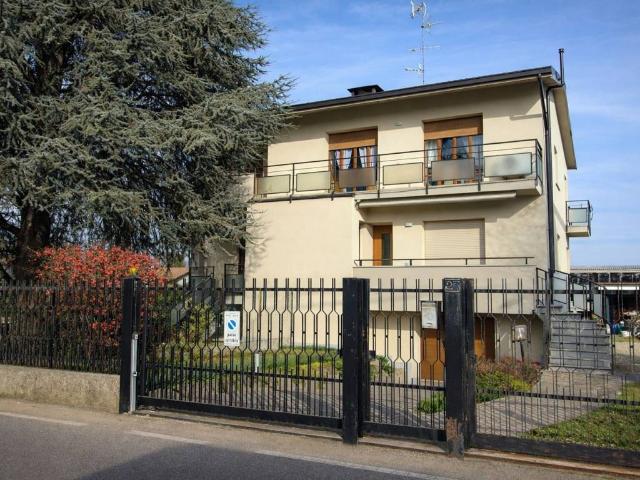 Villa Indipendente in vendita a Rovellasca, Lombardia