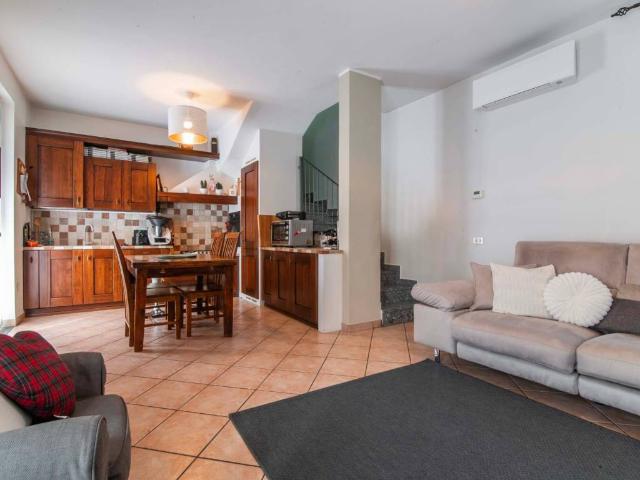 Villa Indipendente in vendita a Rovellasca, Lombardia