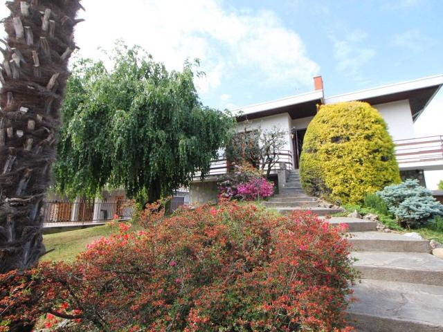 Villa Indipendente in vendita a Rovello Porro, Lombardia