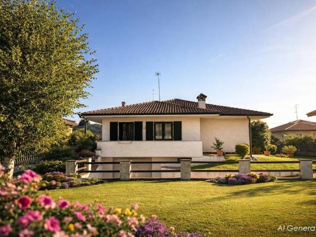 Villa Indipendente in vendita a Rovello Porro, Lombardia