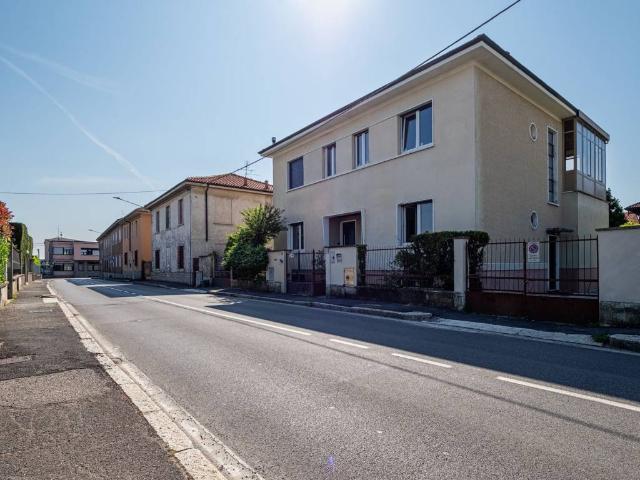 Villa Indipendente in vendita a Rovello Porro, Lombardia