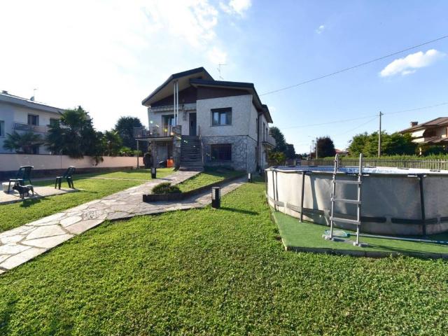 Villa Indipendente in vendita a Rovello Porro, Lombardia