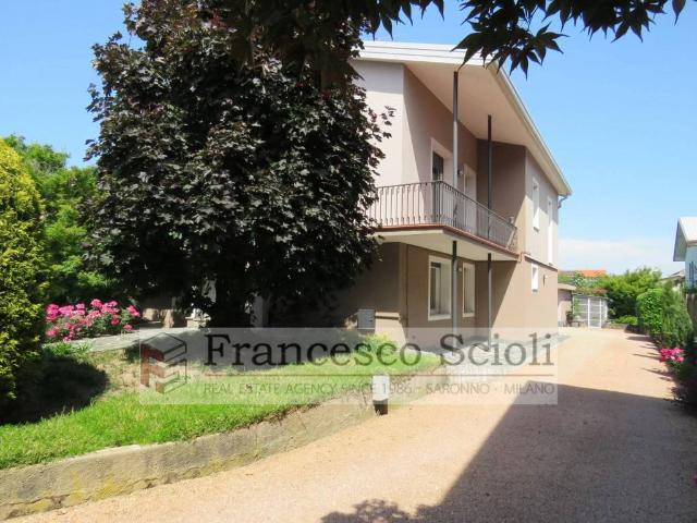 Villa Indipendente in vendita a Rovello Porro, Lombardia