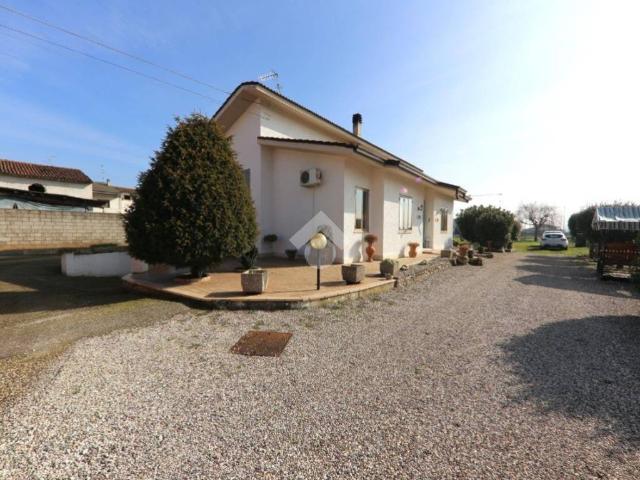 Villa Indipendente in vendita a Castelletto, Roverbella