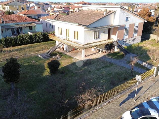 Villa Indipendente in vendita a Castelletto, Roverbella