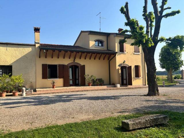 Villa Indipendente in vendita a Roverchiara, Veneto