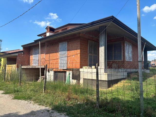 Villa Indipendente in vendita a Roverchiara, Veneto
