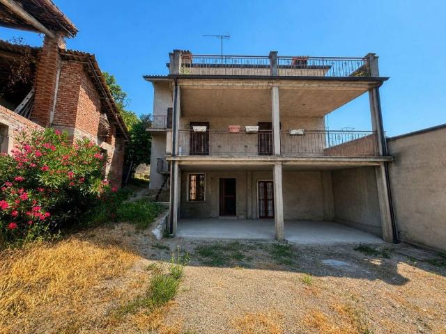 Villa Indipendente in vendita a Rovescala, Lombardia