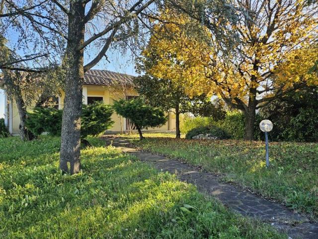 Villa Indipendente in vendita a Rovescala, Lombardia