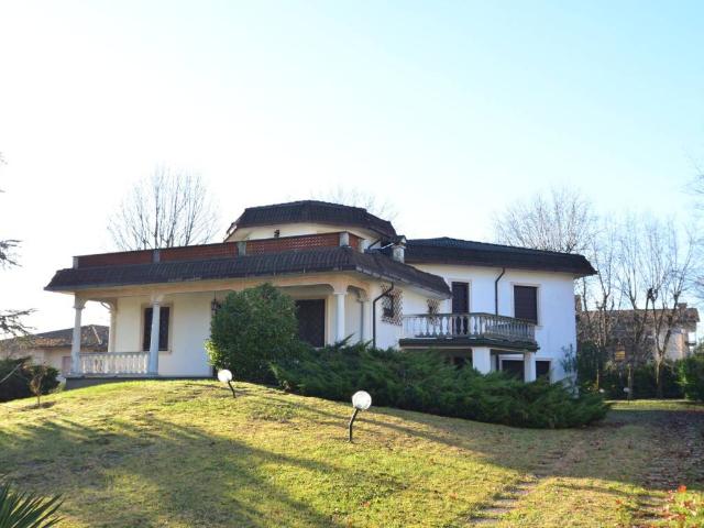 Villa Indipendente in vendita a Rovescala, Lombardia