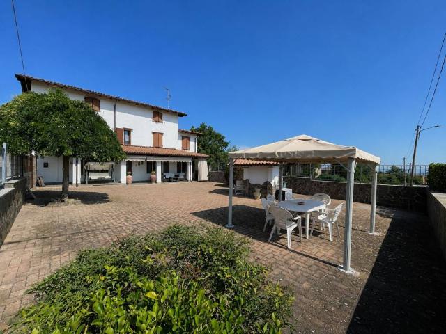 Villa Indipendente in vendita a Rovescala, Lombardia