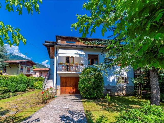 Villa Indipendente in vendita a Rovetta, Lombardia