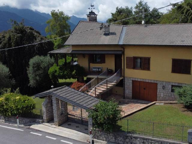Villa Indipendente in vendita a Rovetta, Lombardia