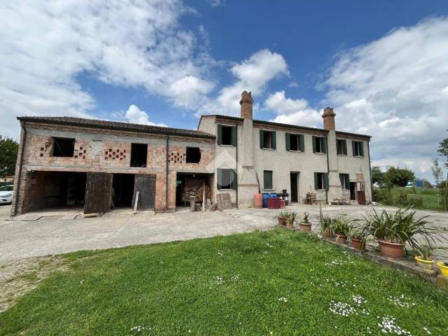 Villa Indipendente in vendita a Sant'Apollinare, Rovigo