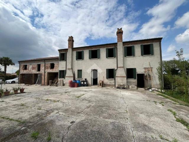 Villa Indipendente in vendita a Sant'Apollinare, Rovigo
