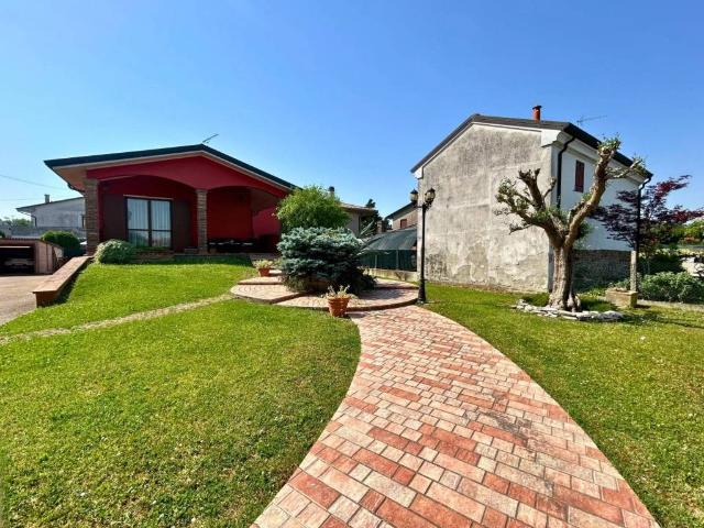 Villa Indipendente in vendita a Rovigo, Veneto