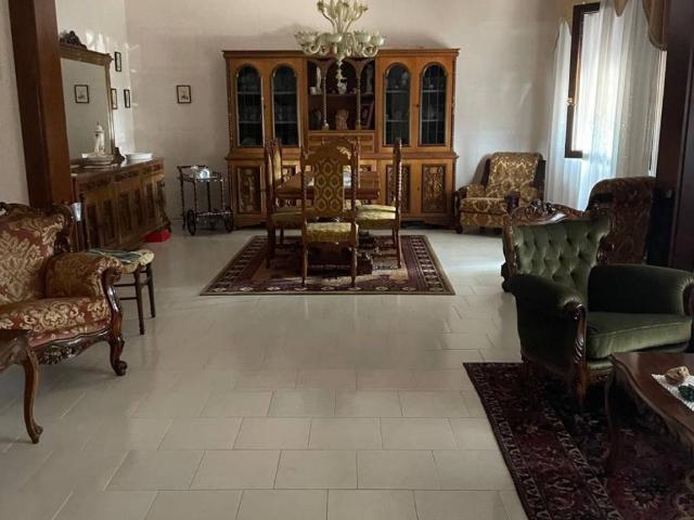 Villa Indipendente in vendita a Fenil del Turco, Rovigo